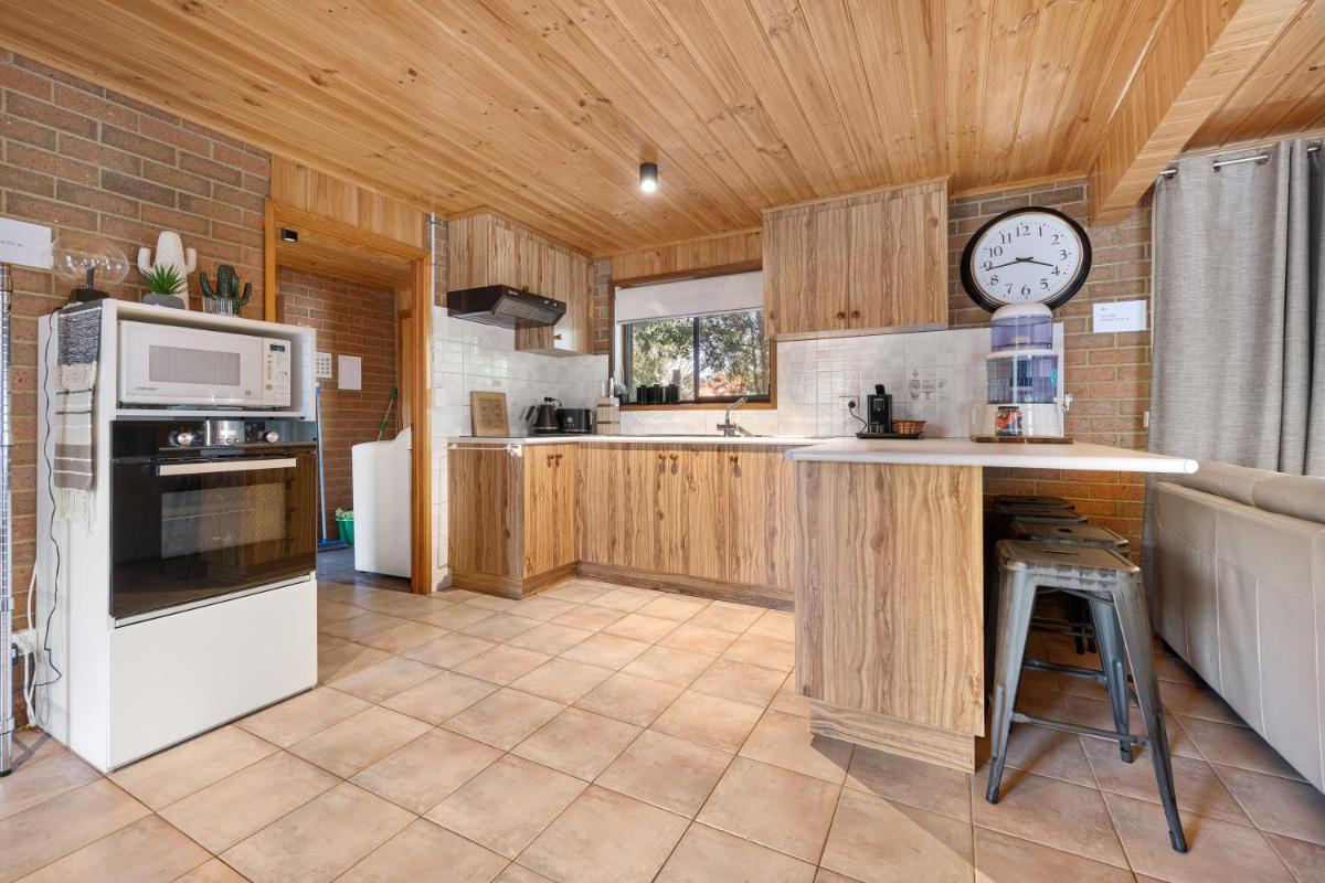 INVERLOCH - 2 Separate Houses in one! - Housity