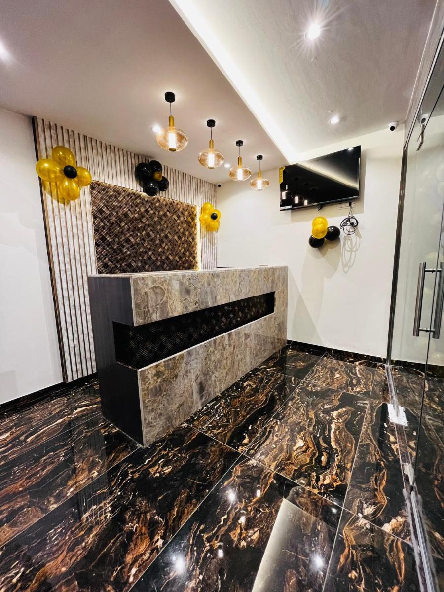 Suitetrails - Hotel Classio Andheri - Near DN Nagar Metro Station