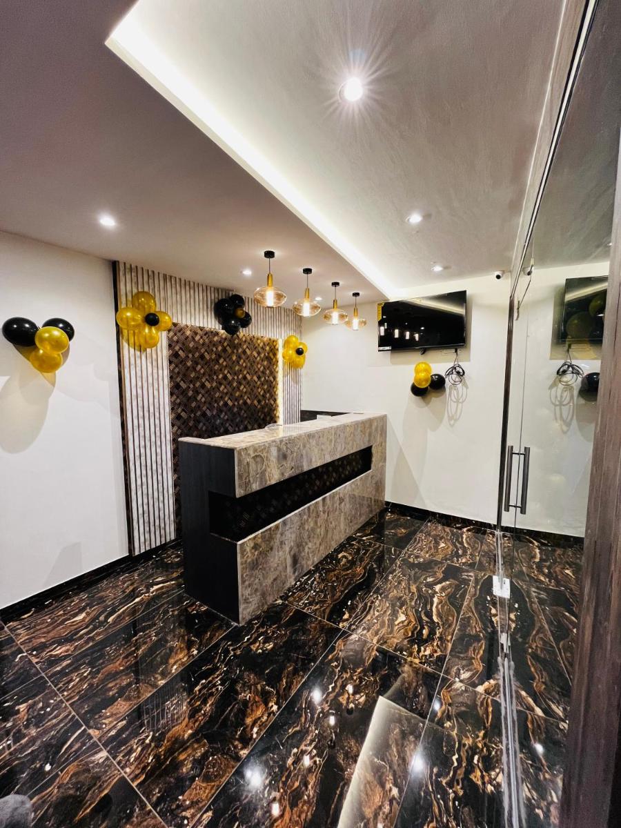 Suitetrails - Hotel Classio Andheri - Near DN Nagar Metro Station