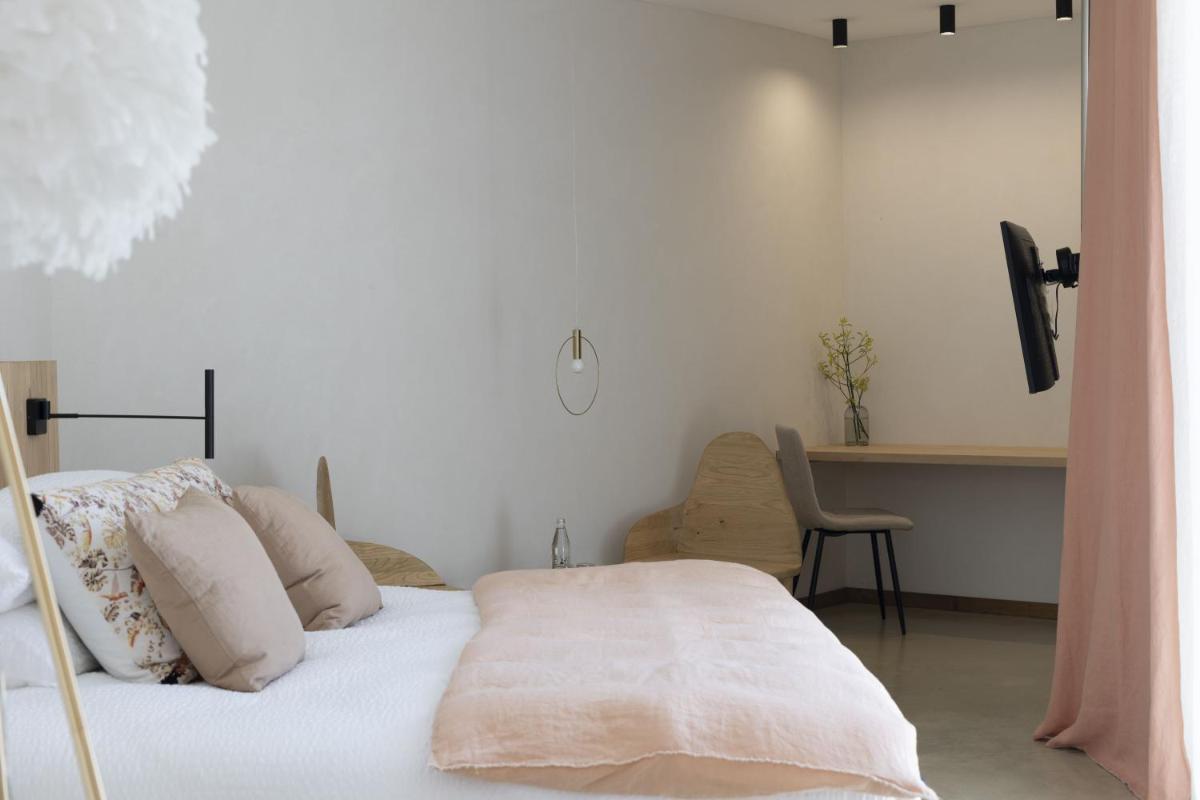 Un ou plusieurs lits dans un hébergement de l'établissement A SPERANZA Suites avec piscine privative chauffée