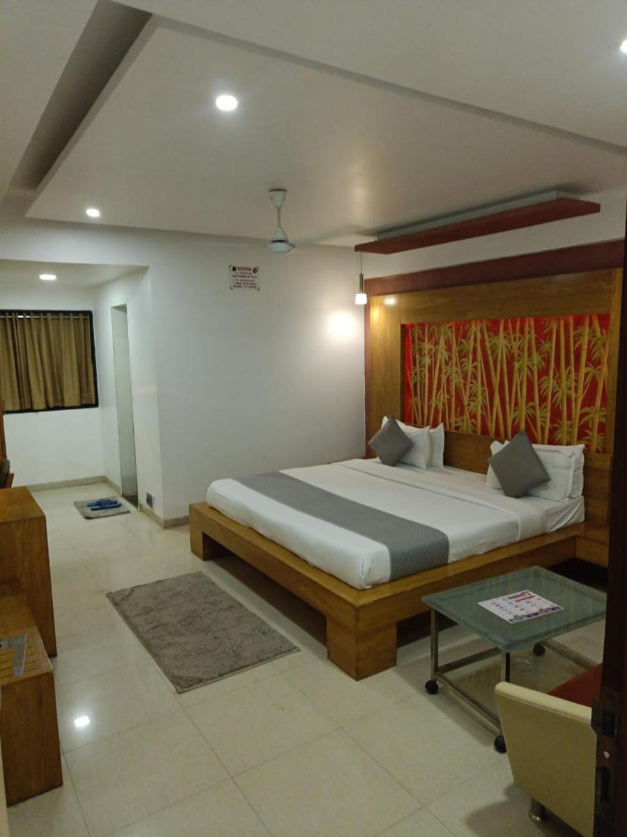 Hotel Laksh - Housity