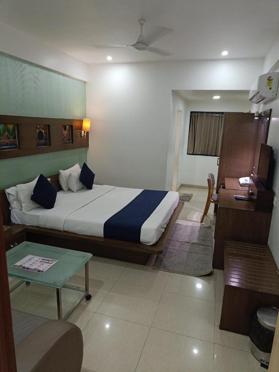 Hotel Laksh - Housity