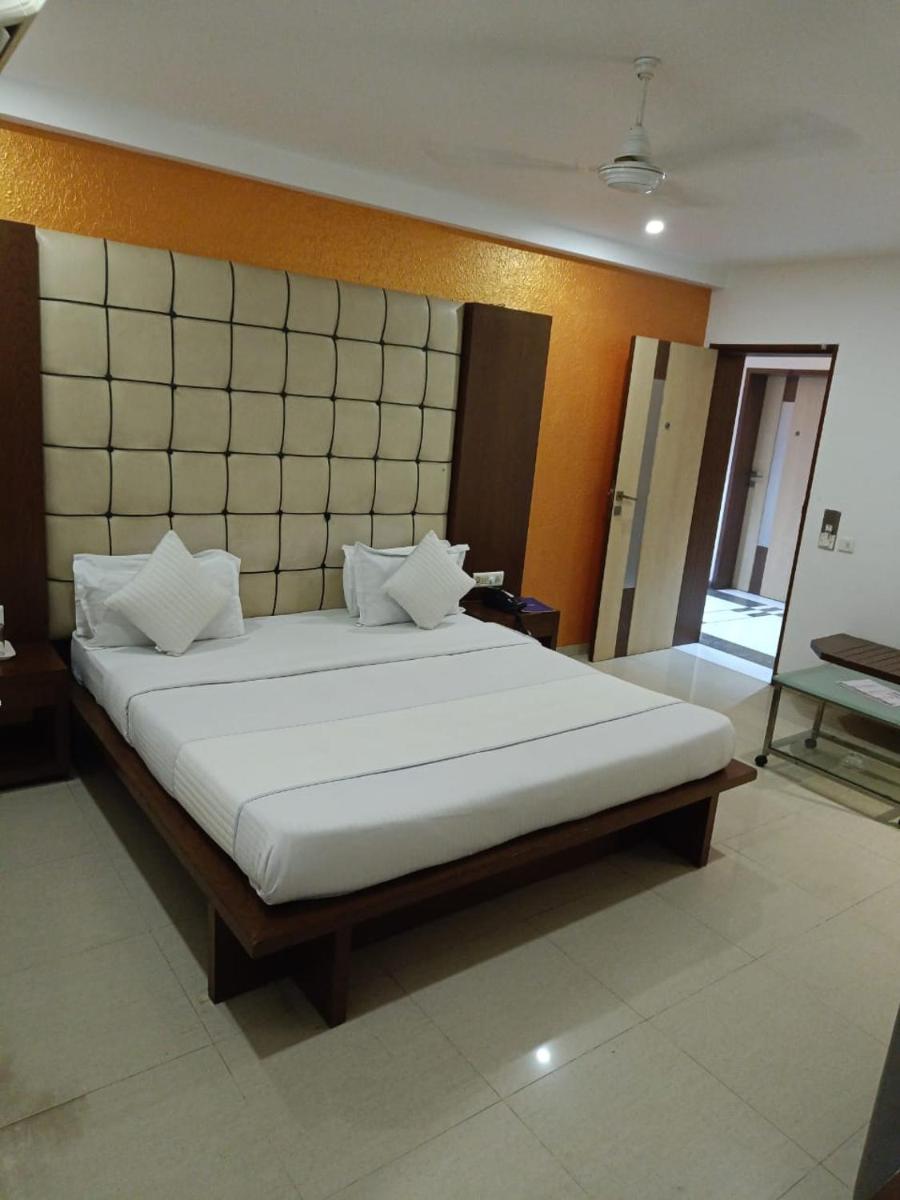 Hotel Laksh - Housity