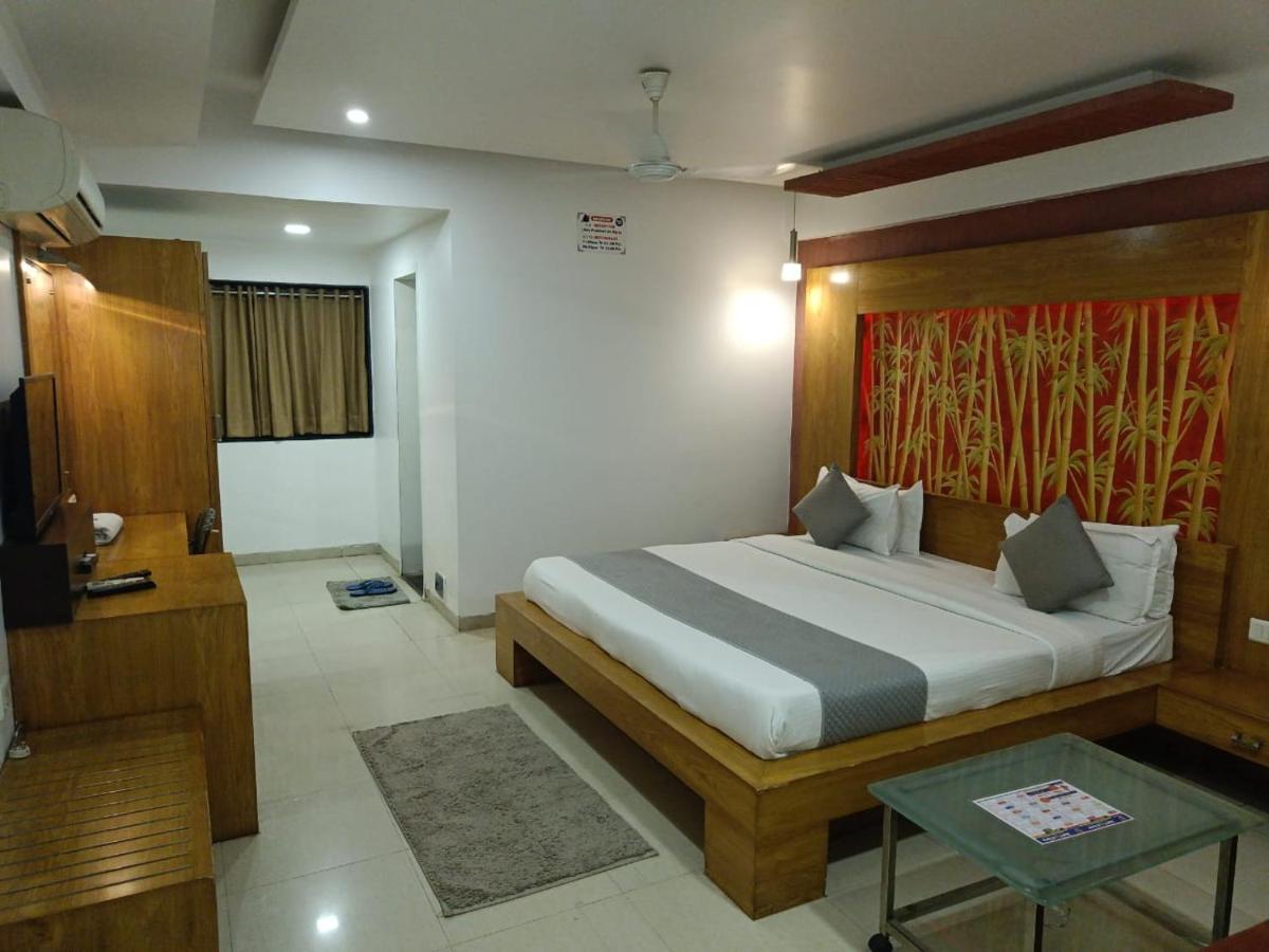 Hotel Laksh - Housity