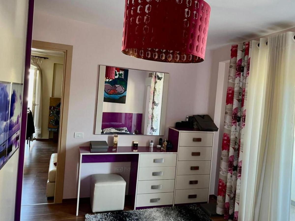 Lake View Apartment - Housity