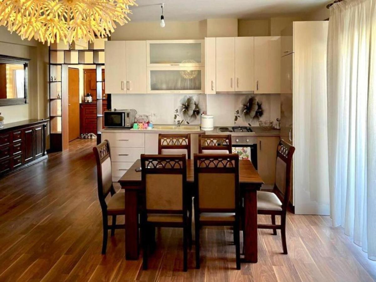 Lake View Apartment - Housity