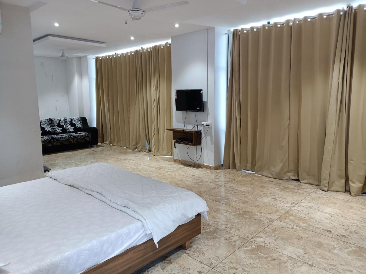 Hotel Primeland - Housity