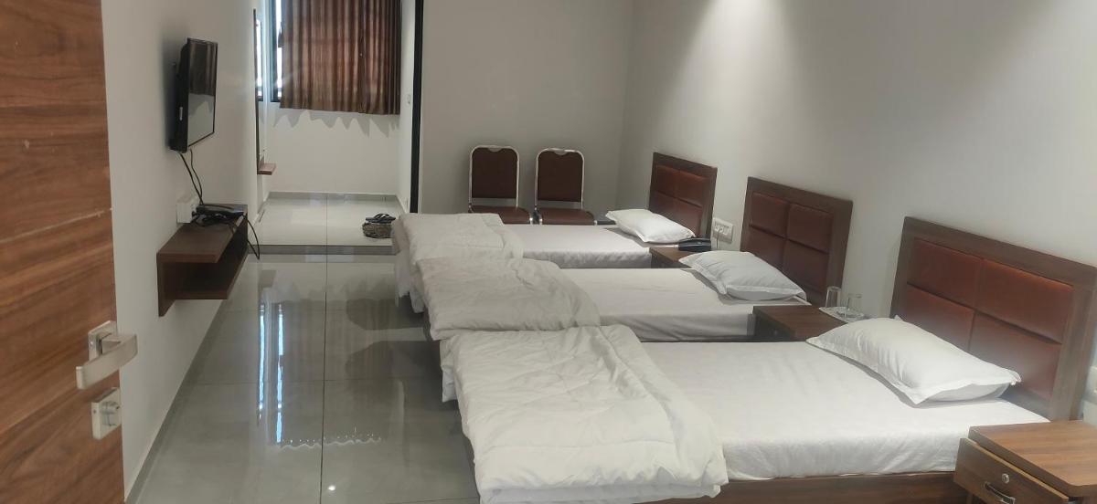 Hotel Primeland - Housity