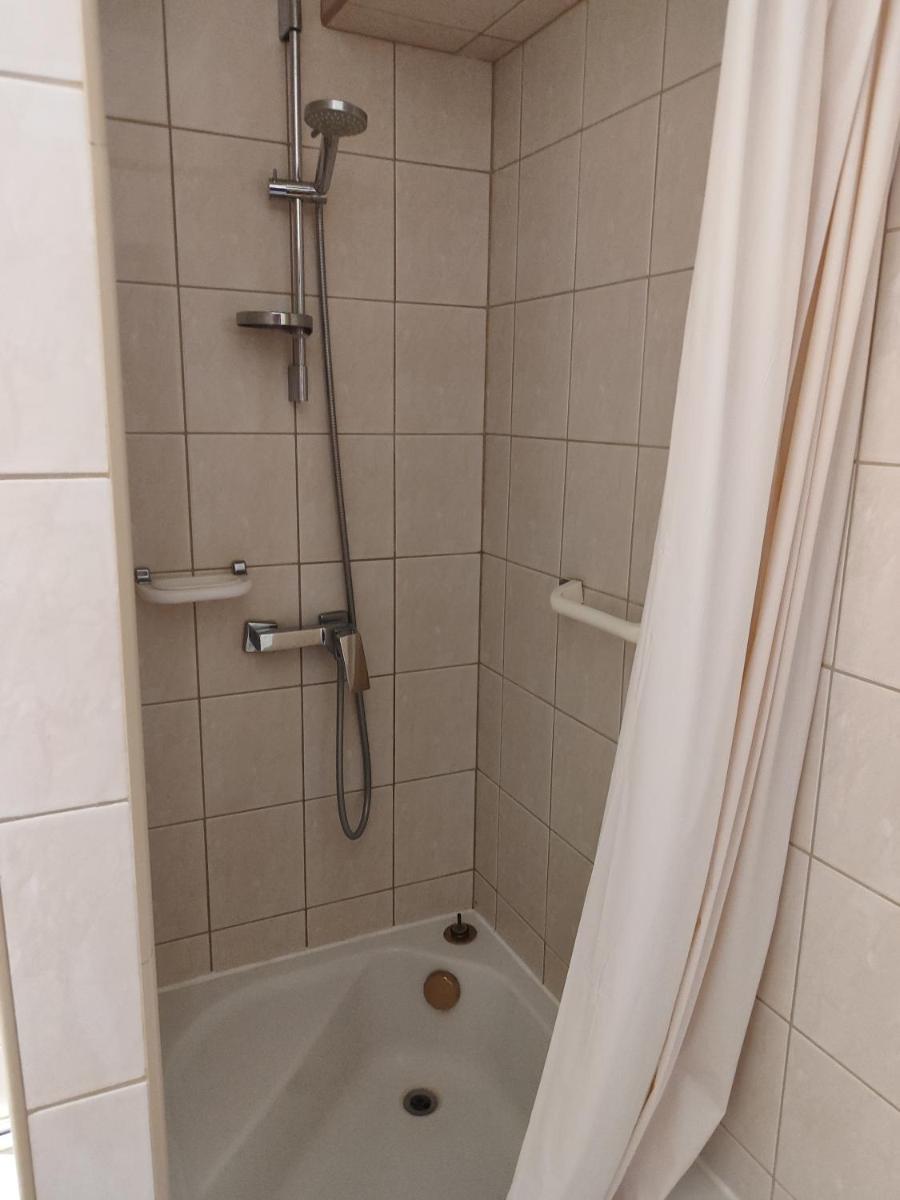 Pokój 303 dwuosobowy z prywatną łazienką - Piotrkowska 262-264 - Housity