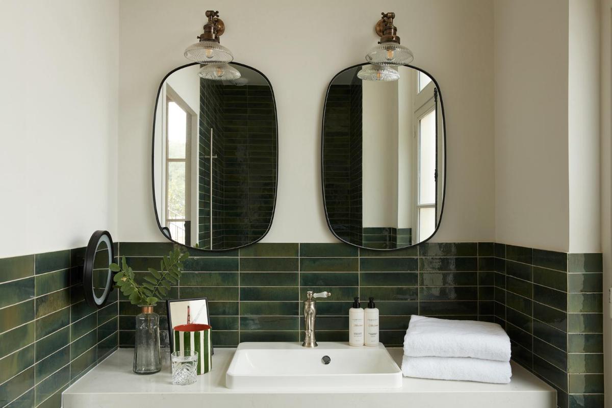 Salle de bains dans l'établissement Château Léognan, Domaine viticole - proche Bordeaux