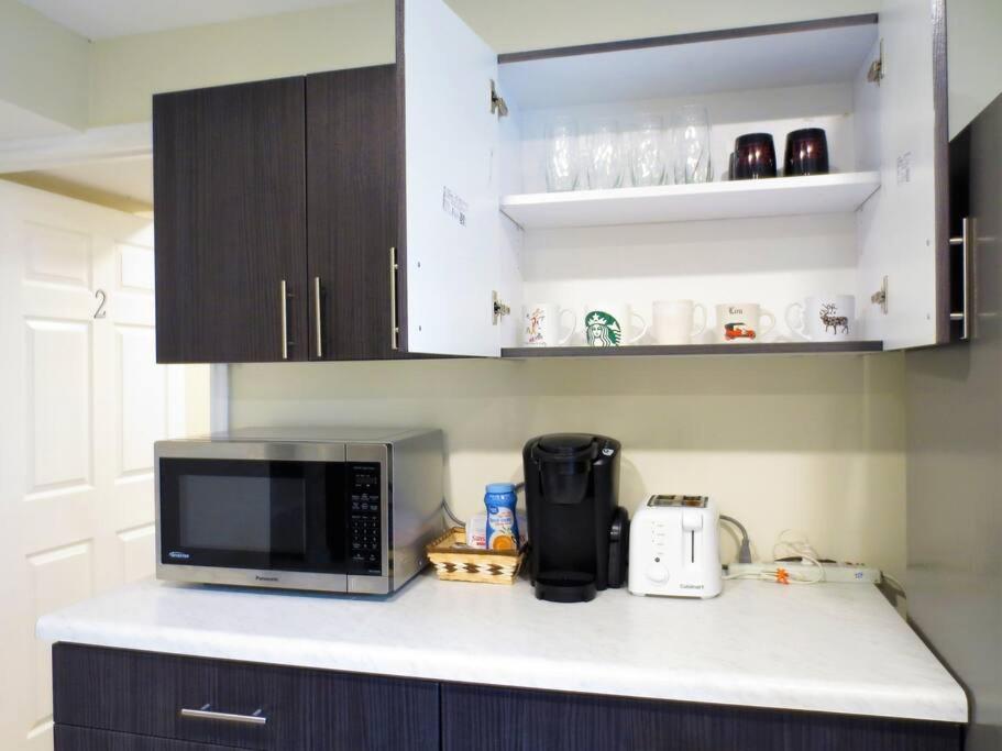 Entire Cozy Basement! Private Entrance! - Fast Wifi! - Housity