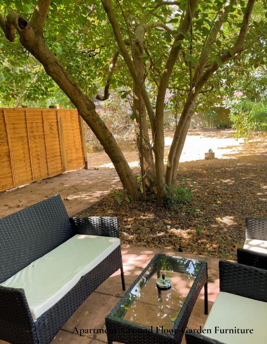 Cosy Apartments Near Hampstead Heath With Free On-Site Parking & Private Gardens, Golders Green - Housity