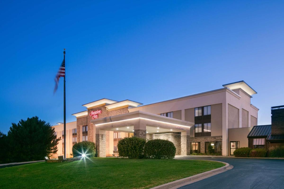 Hampton Inn Iowa City/Coralville - Housity