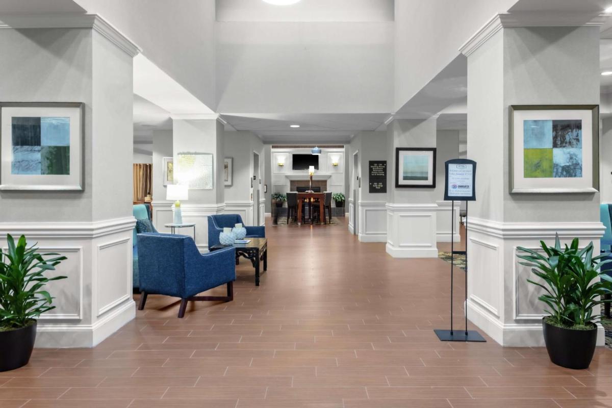 Hampton Inn & Suites Concord-Charlotte - Housity