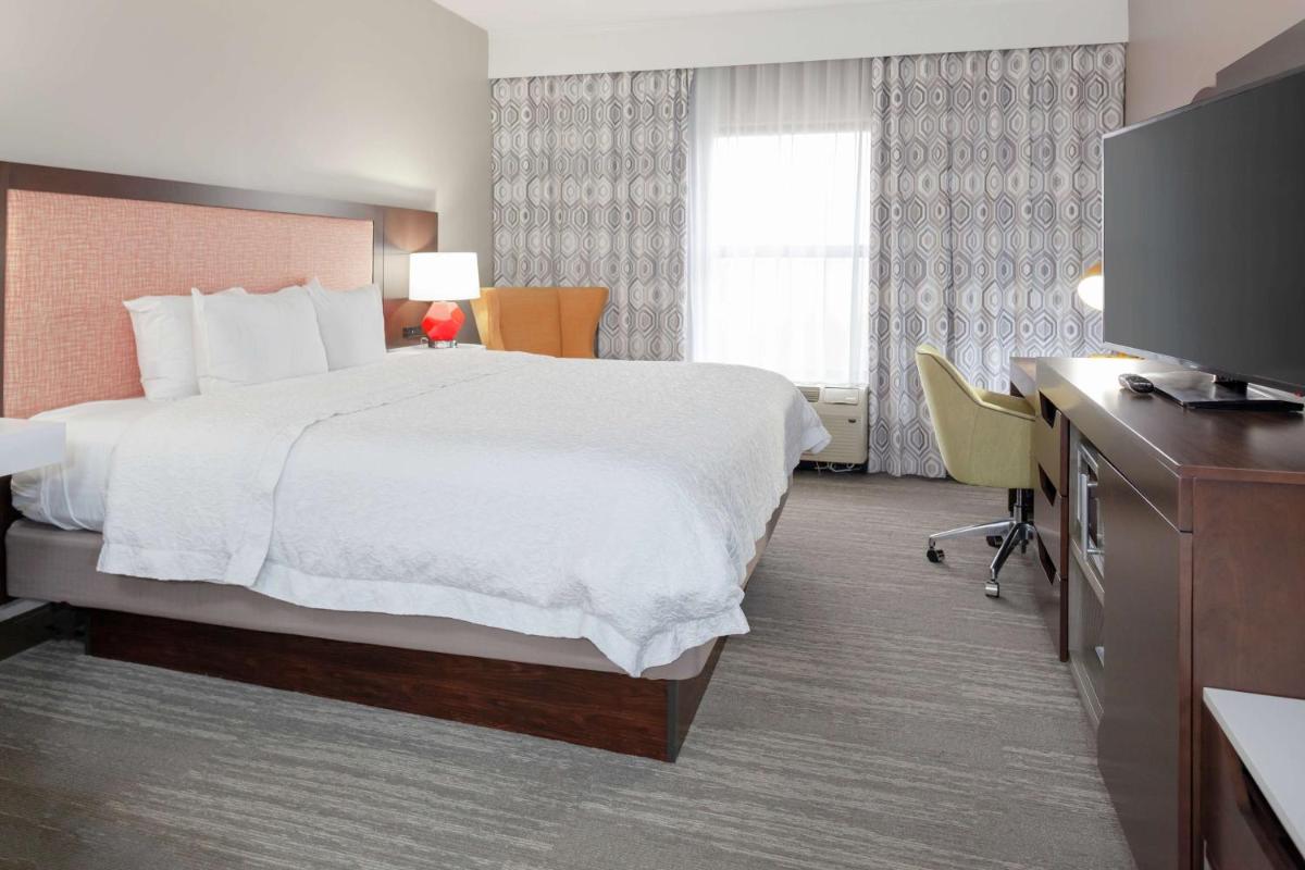 Hampton Inn & Suites Concord-Charlotte - Housity