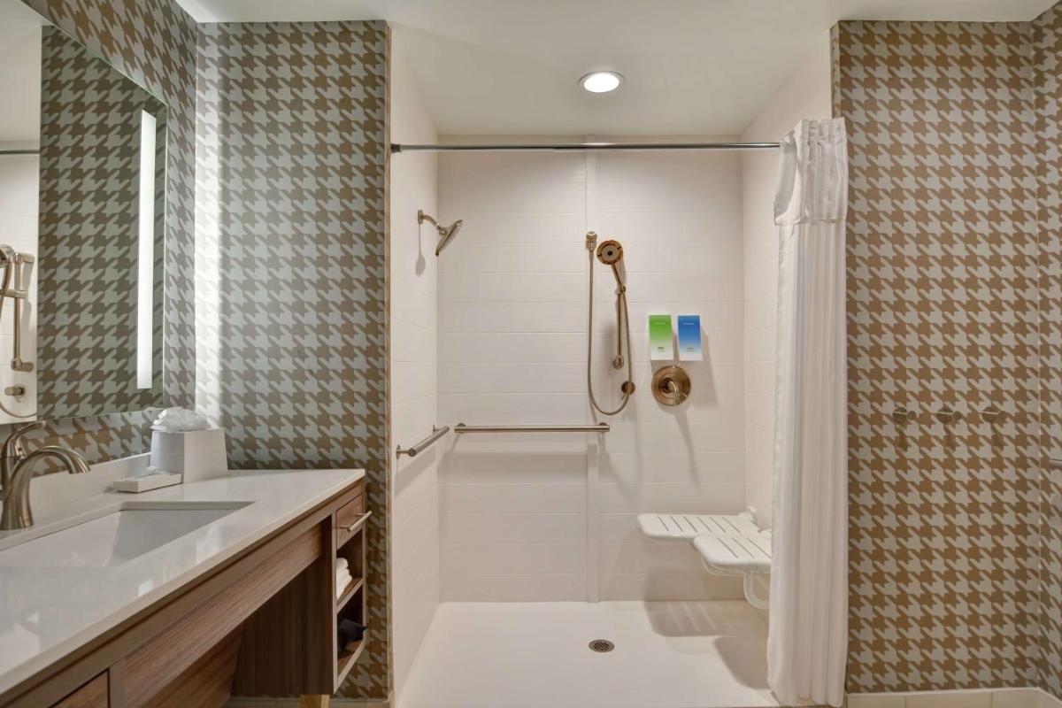 Home2 Suites By Hilton Charlotte Piper Glen - Housity