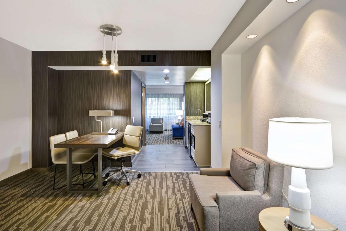 Embassy Suites Charlotte - Housity
