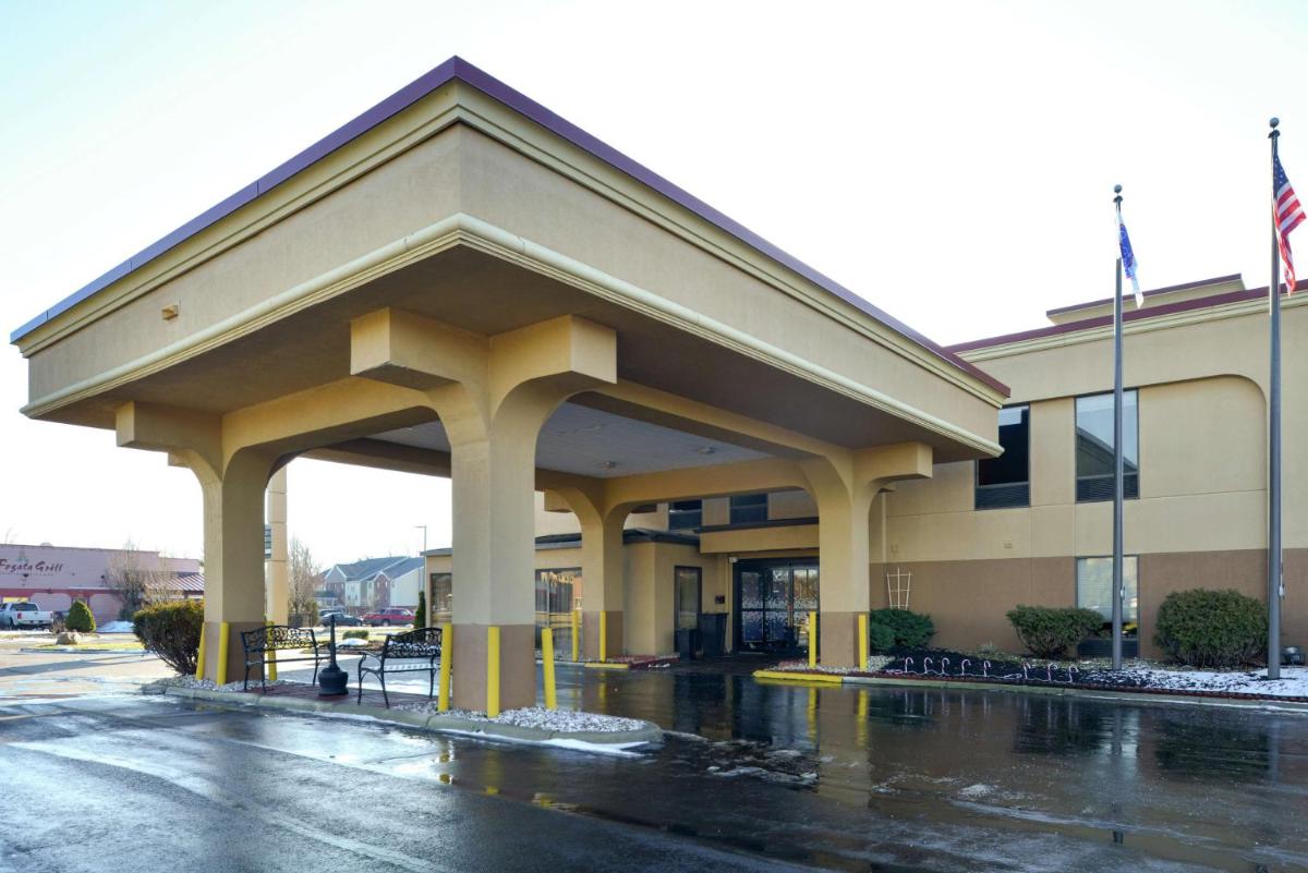 Hampton Inn Columbus-East - Housity