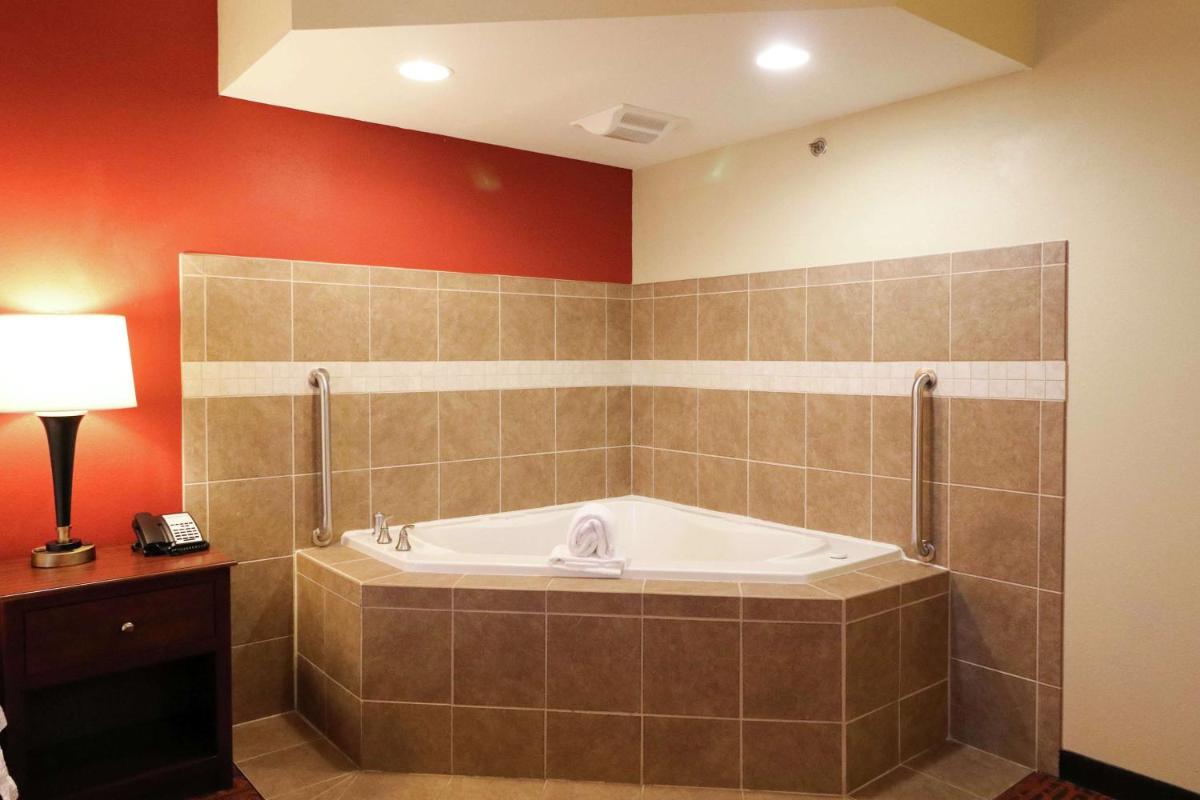 Hampton Inn Columbus-South - Housity