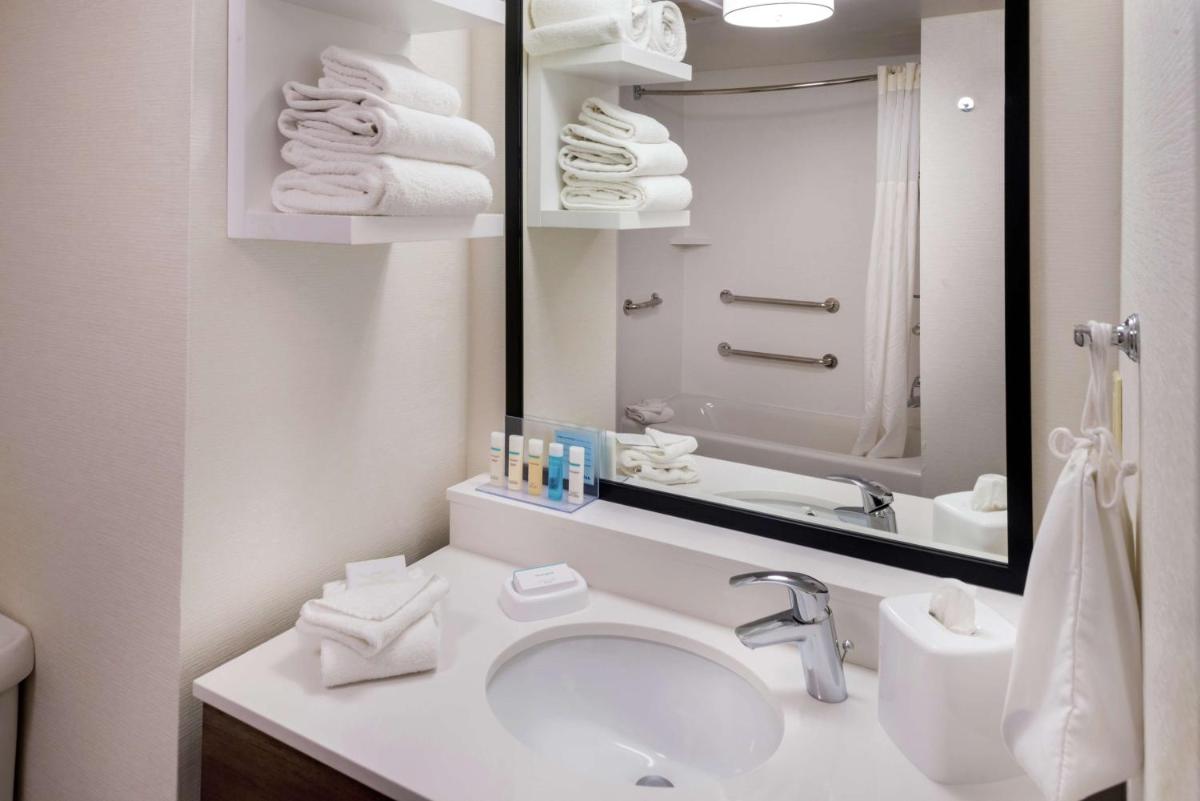 Hampton Inn & Suites Carson City - Housity