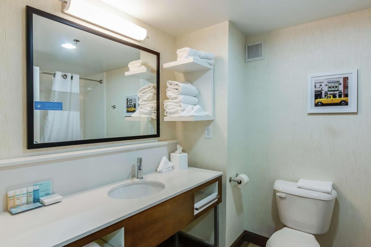 Hampton Inn Dickson - Housity