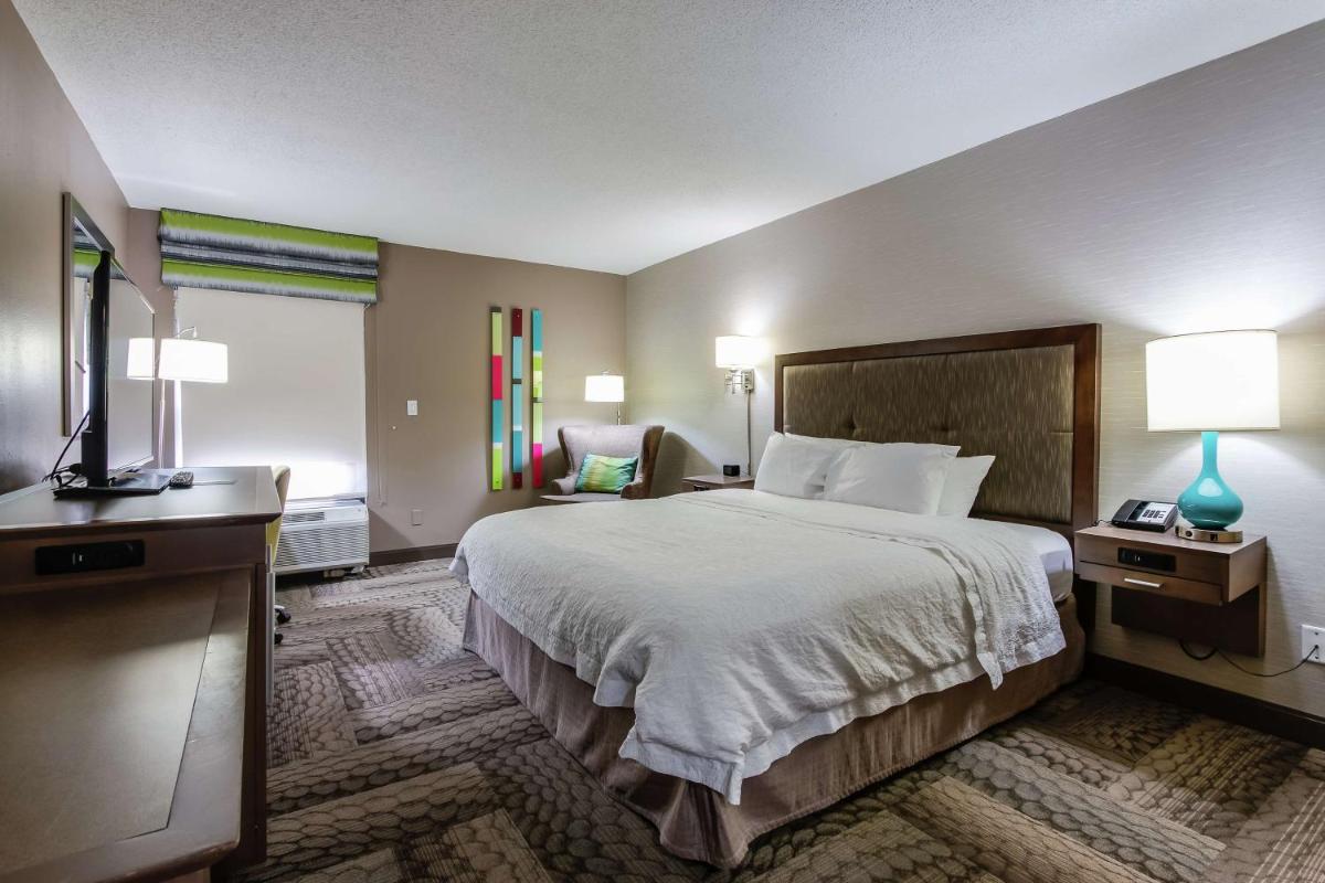Hampton Inn Dickson - Housity