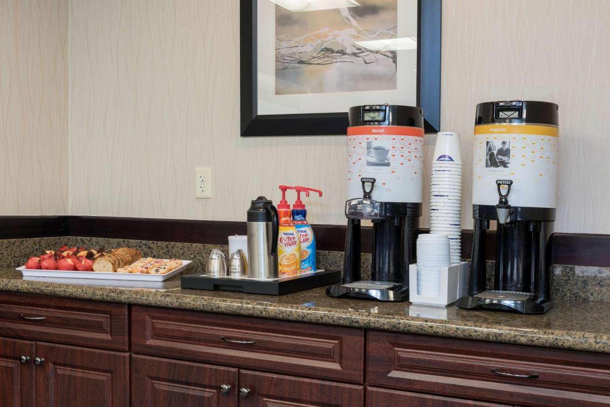 Hampton Inn Detroit Roseville - Housity