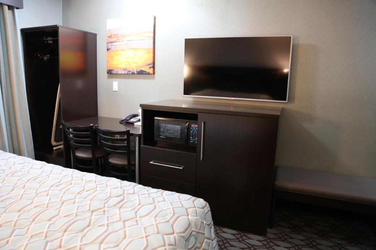 Red Carpet Inn Elmwood - Housity