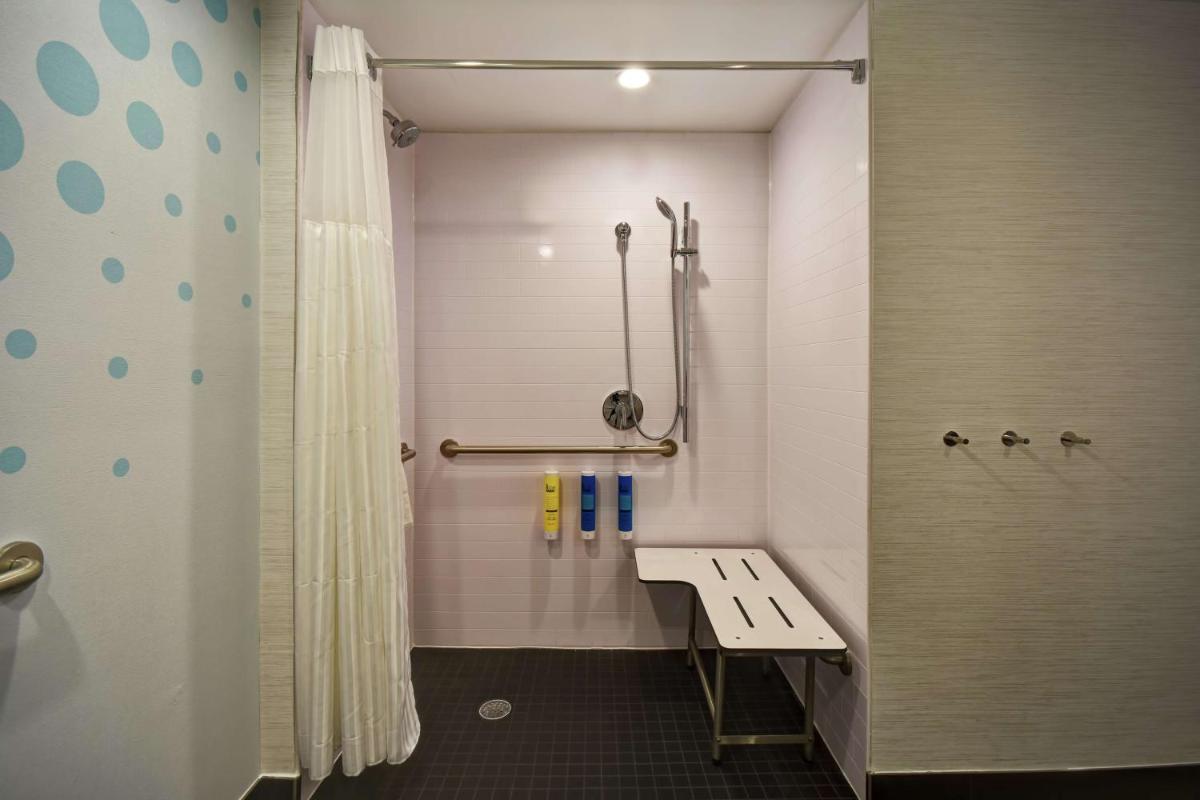 Tru By Hilton Sterling Heights Detroit - Housity