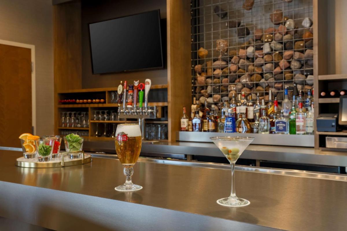 DoubleTree by Hilton Evansville - Housity