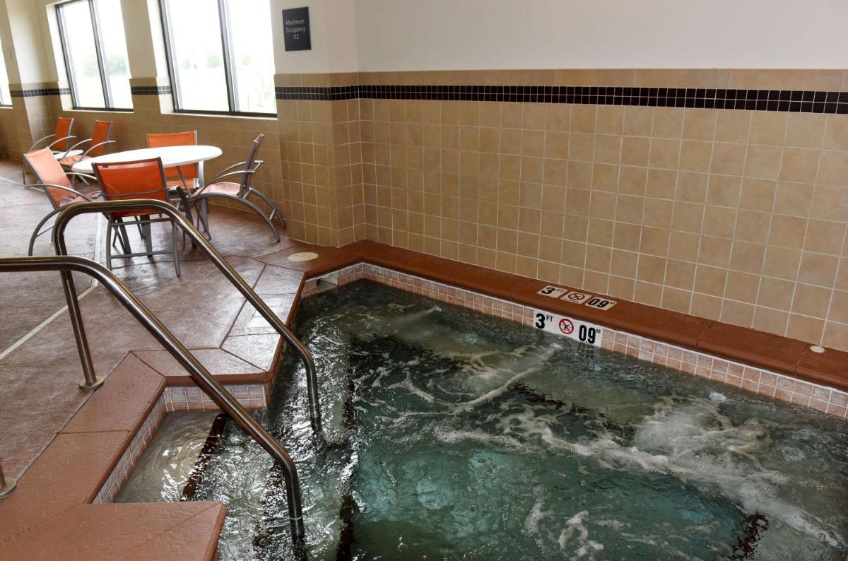 Hampton Inn & Suites Fargo Medical Center - Housity