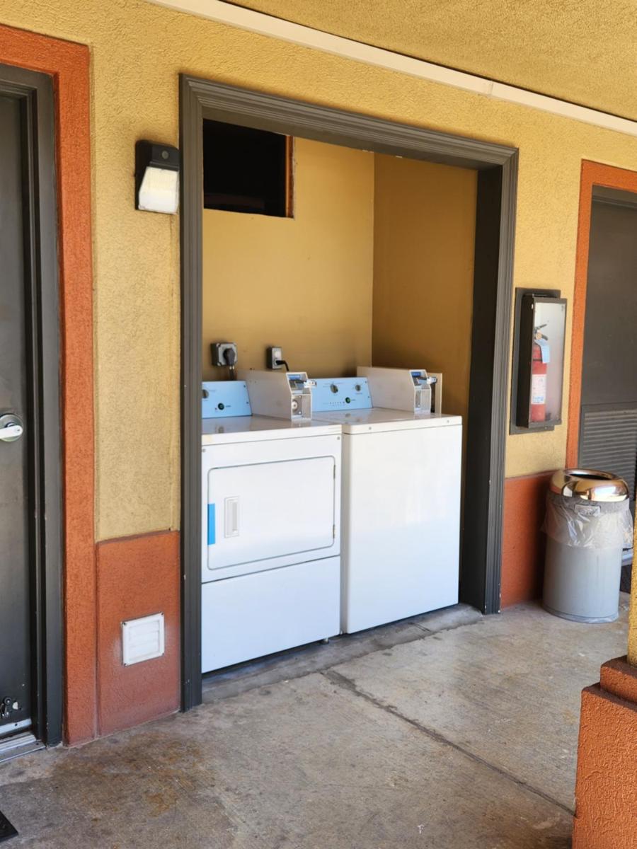 Scottish Inn and Suites Beaumont - Housity