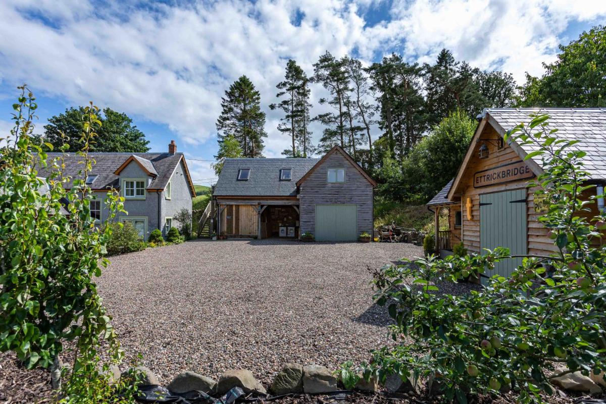 The Barn at Dormouse Cottage - Housity