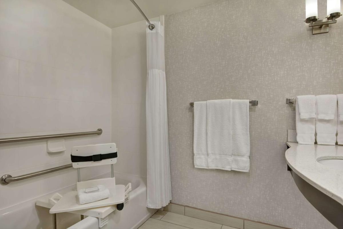 Hilton Garden Inn and Fayetteville Convention Center - Housity