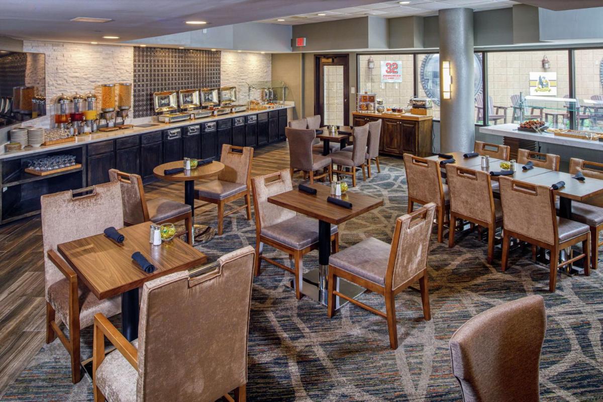 DoubleTree by Hilton Appleton, WI - Housity