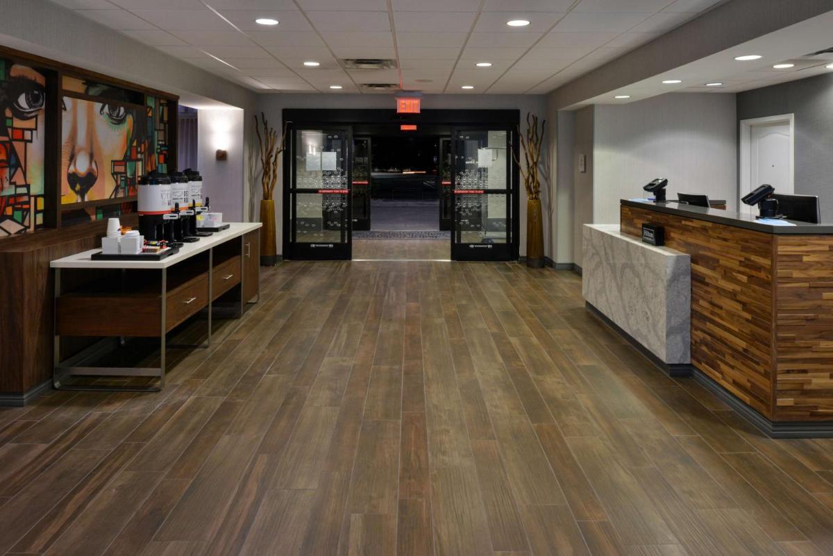Hampton Inn & Suites Las Vegas Airport - Housity