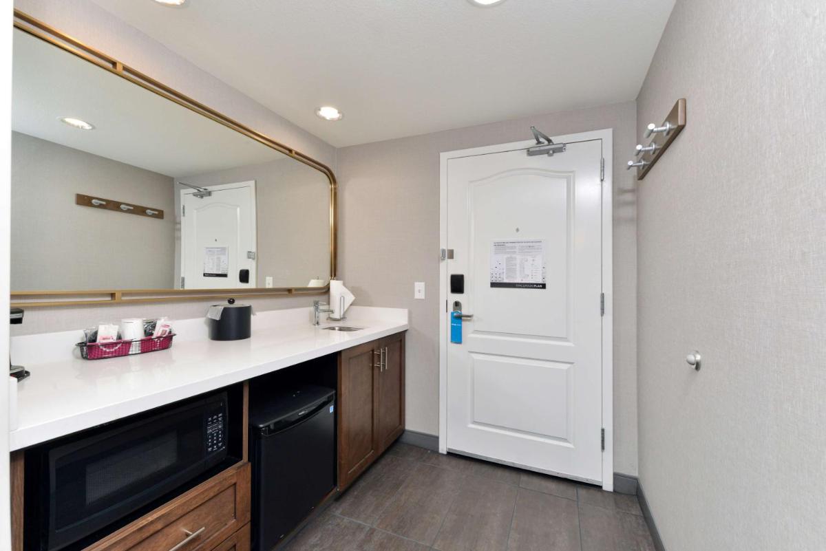 Hampton Inn & Suites Las Vegas Airport - Hizvo
