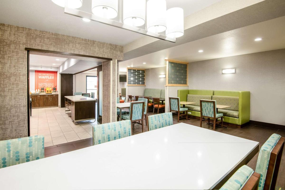 Hampton Inn & Suites Las Vegas-Henderson - Housity