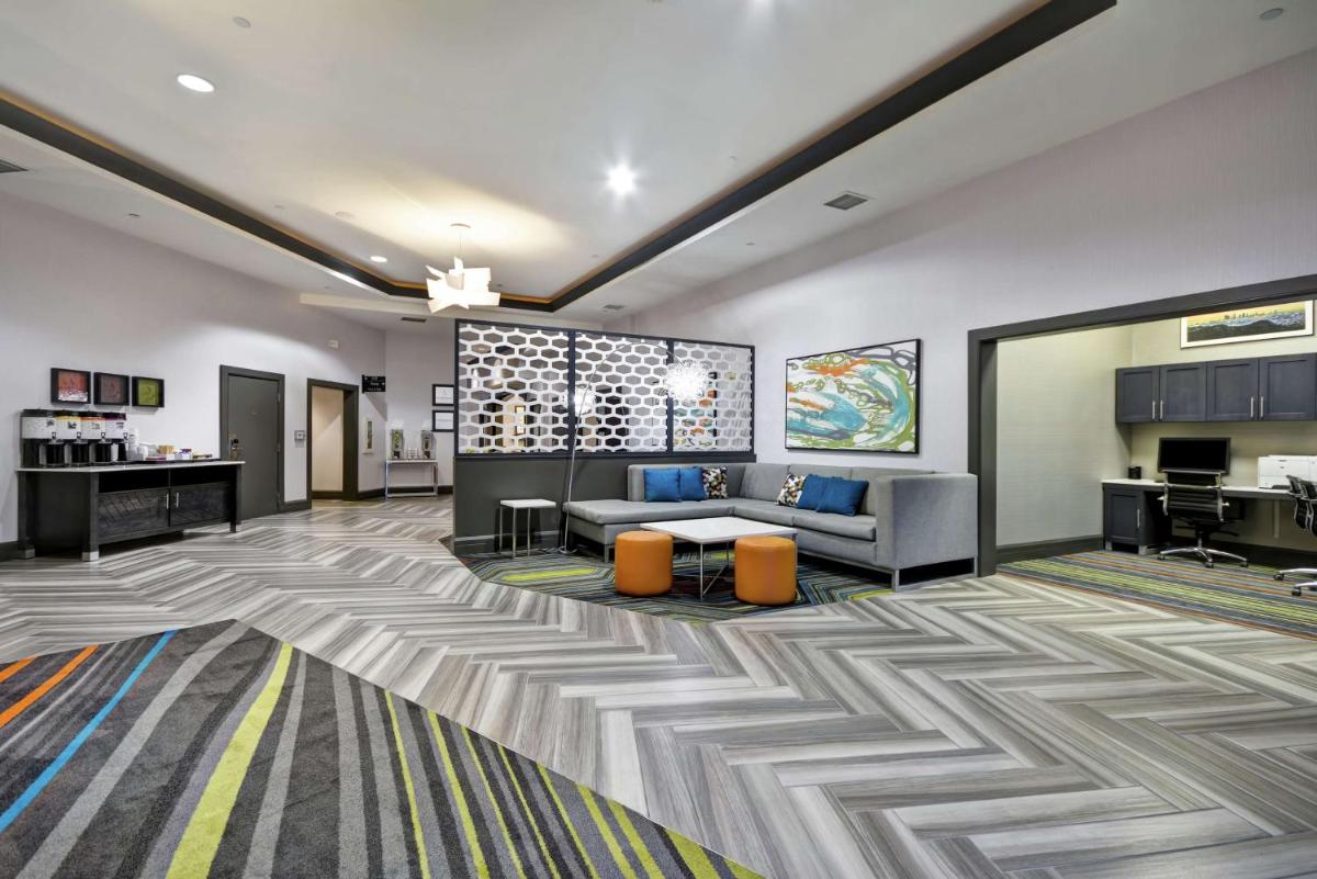 Hampton Inn & Suites Los Angeles Burbank Airport - Housity