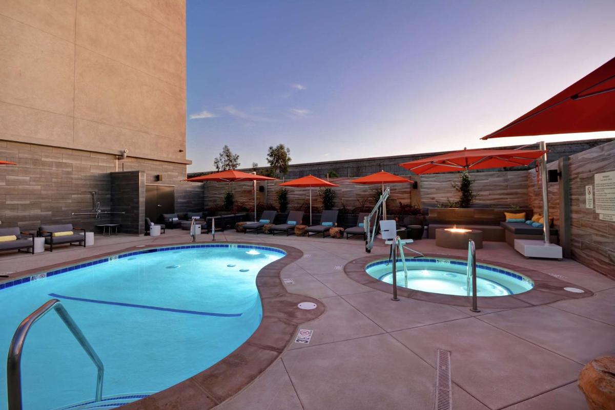 Hampton Inn & Suites Los Angeles Burbank Airport - Housity