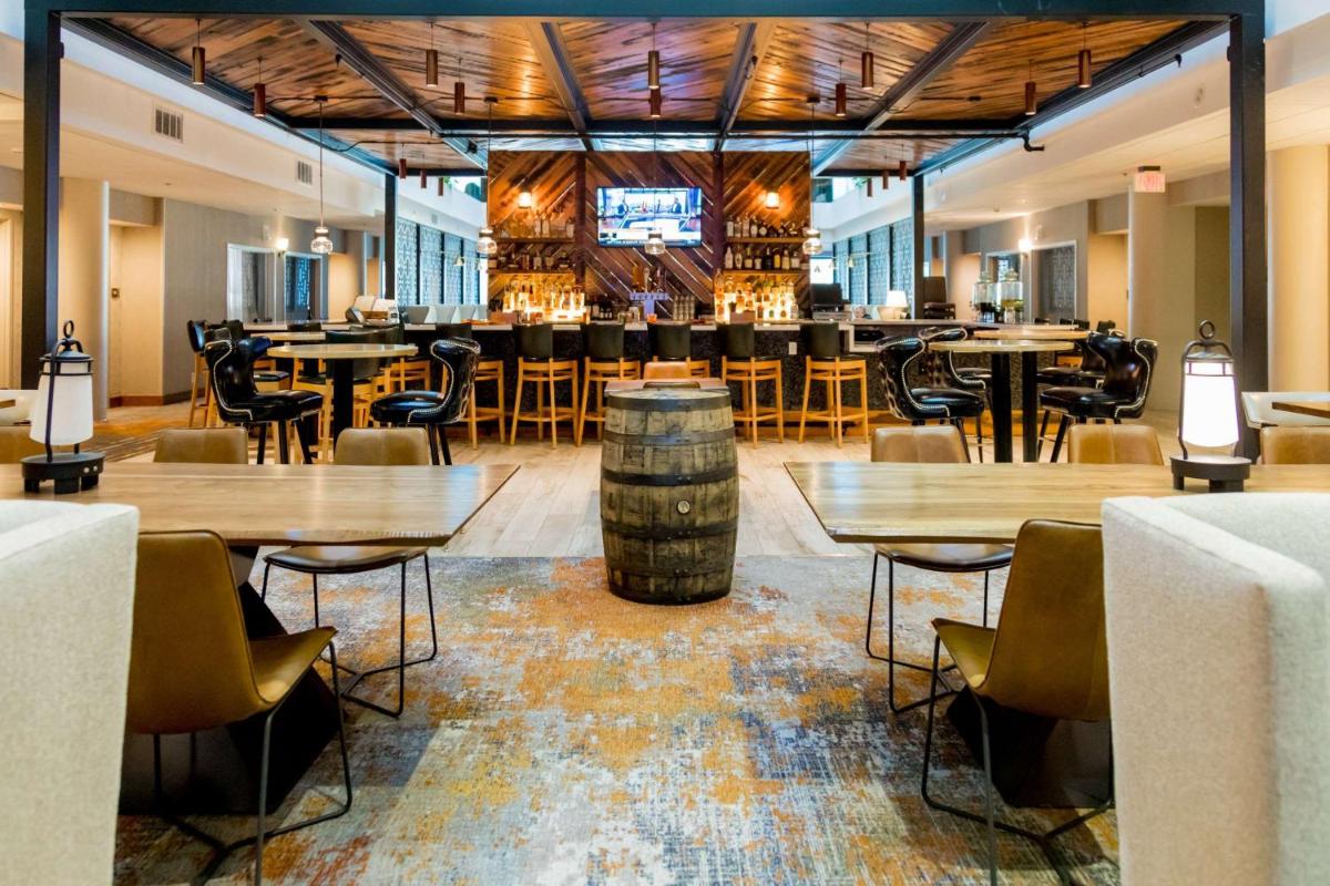 Embassy Suites by Hilton Lexington Green - Housity