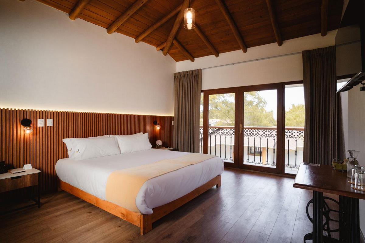 Ensenada Hotel y Campo Asociado Casa Andina - Housity