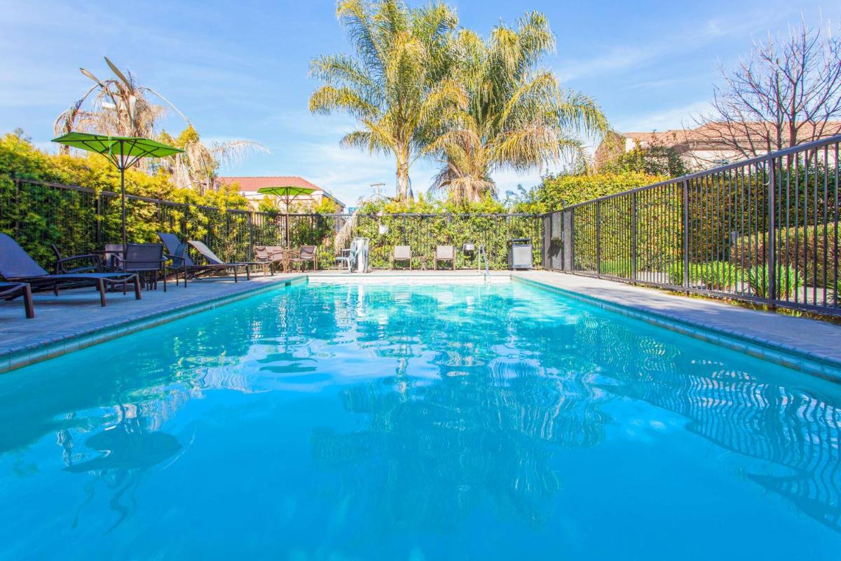 Hampton Inn and Suites Merced - Housity