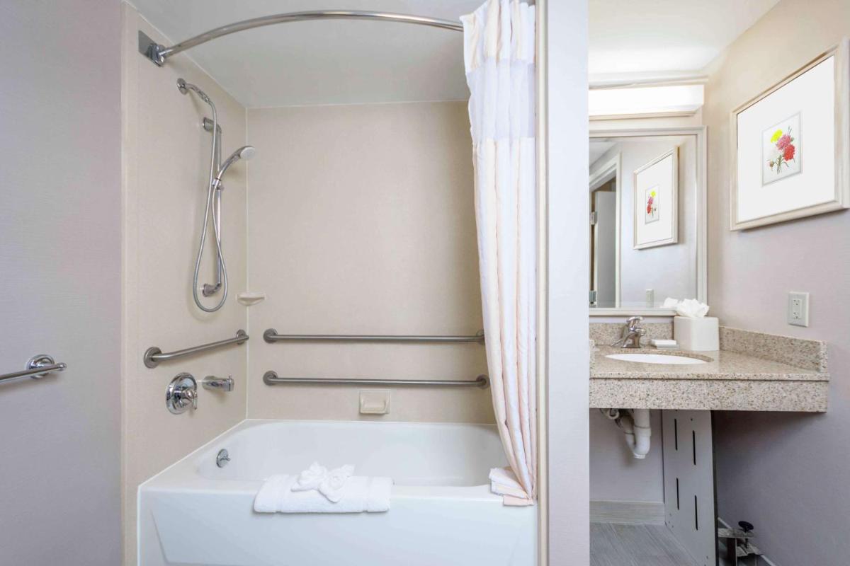 Hilton Garden Inn Independence - Housity