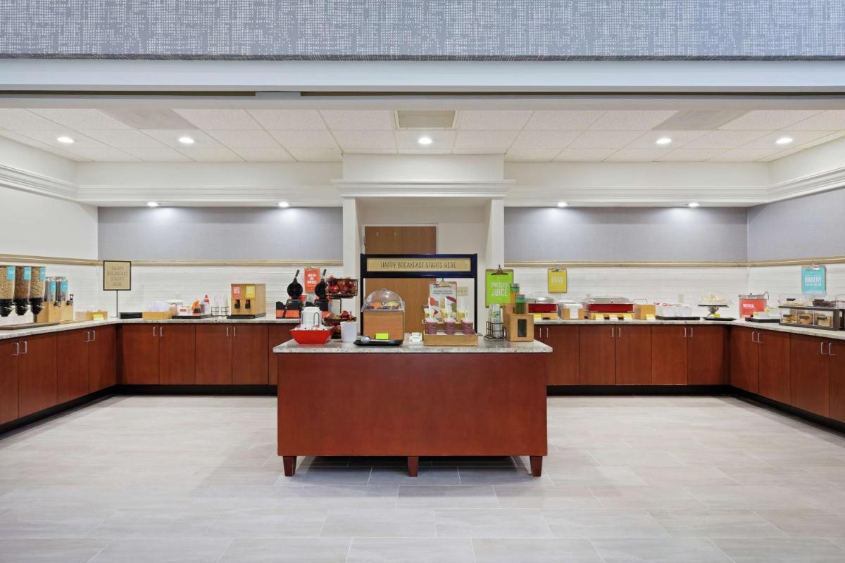 Hampton Inn & Suites Orlando International Drive North - Housity