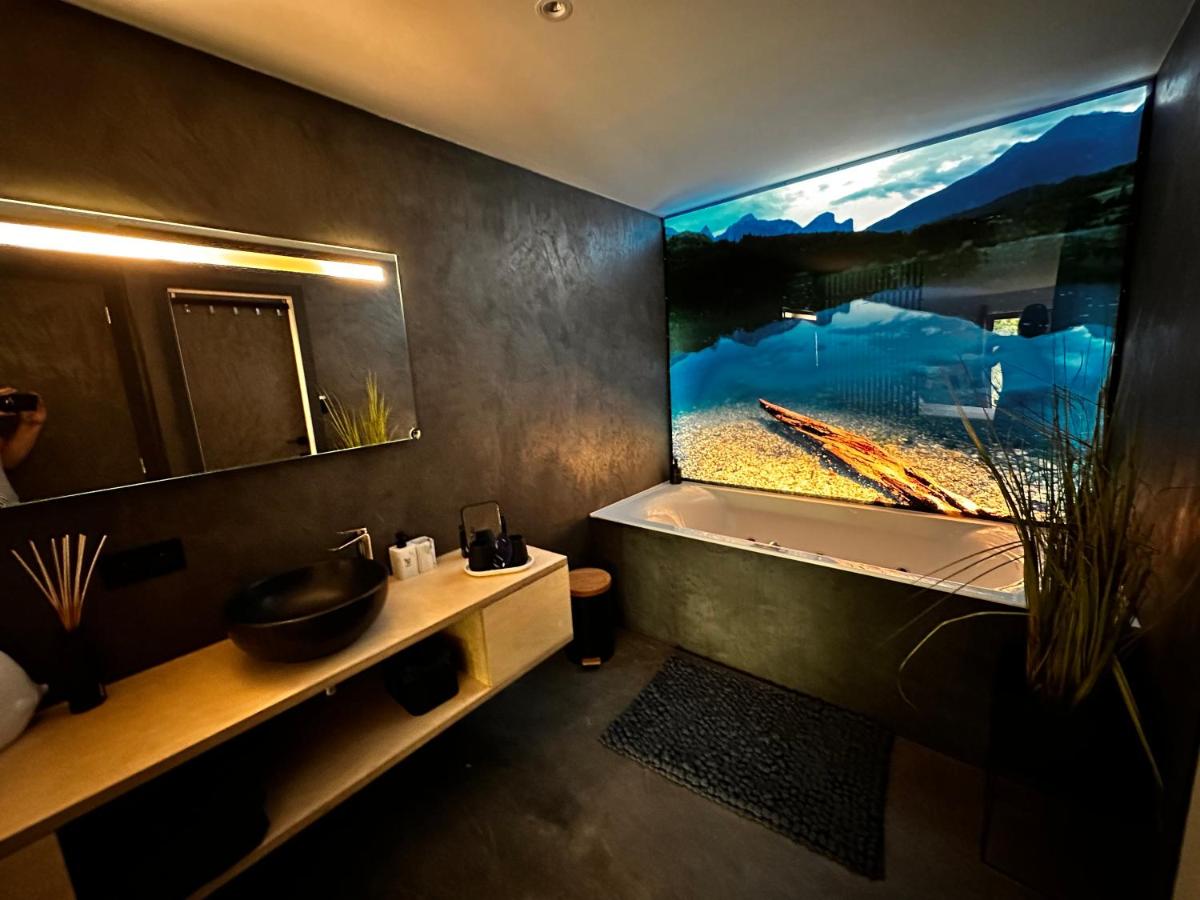 Plaisances, les plaisirs du bord de Meuse - Chambre d'hôtes avec baignoire spa - Housity