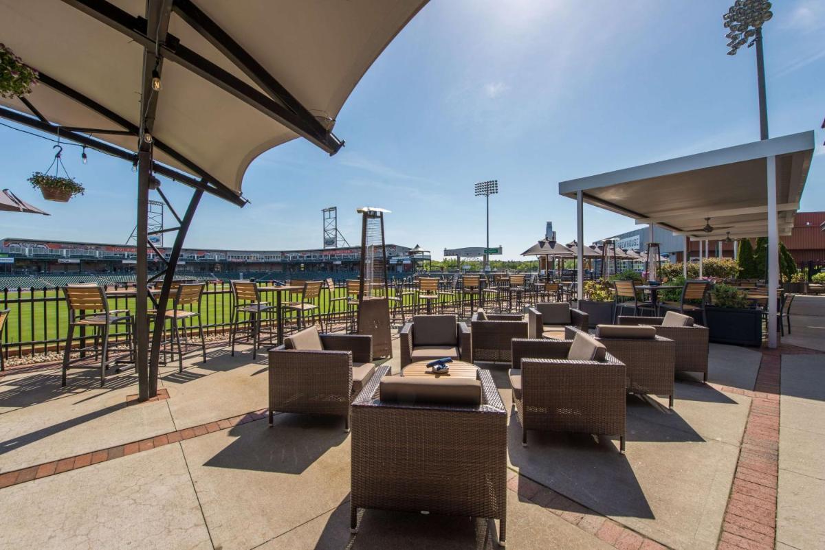 Hilton Garden Inn Manchester Downtown - Housity