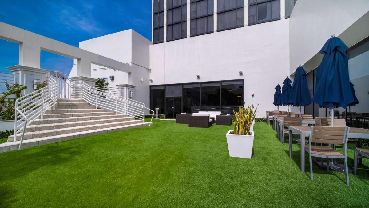Hilton Miami Downtown - Housity