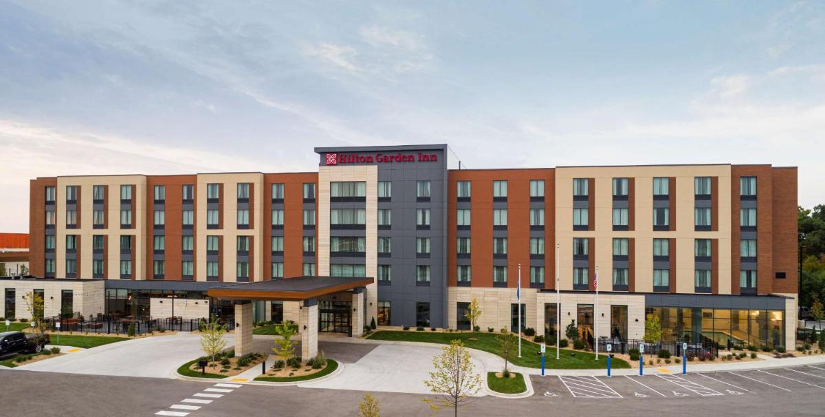 Suitetrails - Hilton Garden Inn Milwaukee Brookfield Conference Center