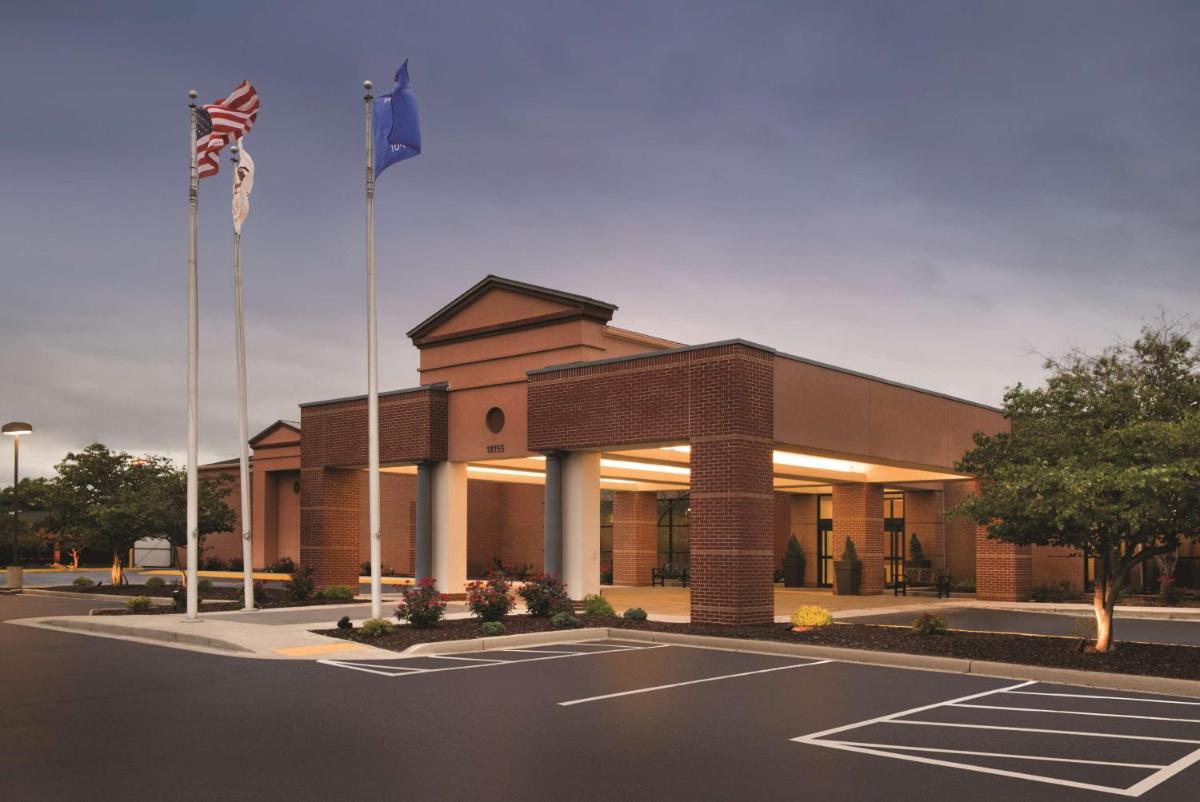 Suitetrails - DoubleTree by Hilton Milwaukee/Brookfield